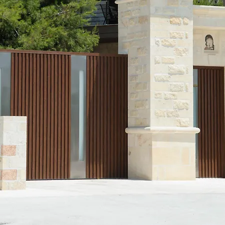 فندق Achtis أفيتوس